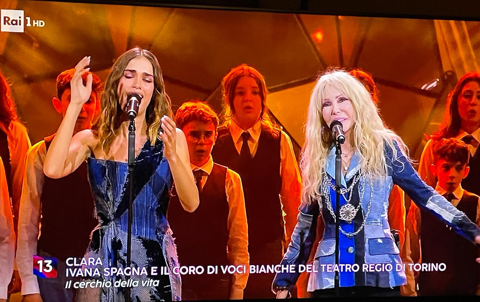 Clara Duetta Con Ivana Spagna Sul Palco Di Sanremo Fischi Dall Ariston