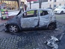 Un anno fa, il rogo di un'auto in piazza XXV Aprile, a pochissima distanza dagli incendi di via Gavinana