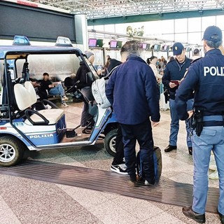 Rubavano ai passeggeri di Malpensa, due persone arrestate dalla polizia