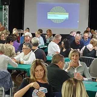 Il torneo di Scala 40 dei “Van da Parlur” per la Mensa del Padre Nostro. «Insieme per un gesto di solidarietà»