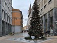 Via Milano e le piazza vestite a festa