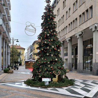 Via Milano e le piazza vestite a festa