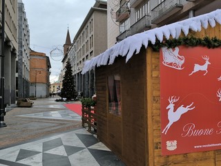 Via Milano e le piazza vestite a festa