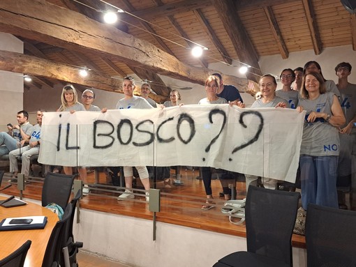 Lo striscione del Comitato Via Lazio / R4