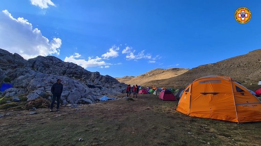 FOTO. Anche gli operatori del Soccorso Alpino di Varese tra i protagonisti del salvataggio dello speleologo intrappolato a mille metri di profondità in Turchia