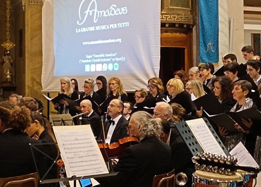 “30 giorni per donare”: il progetto di Amadeus e Fondazione Comunitaria del Varesotto celebra la bellezza e la diversità musicale globale