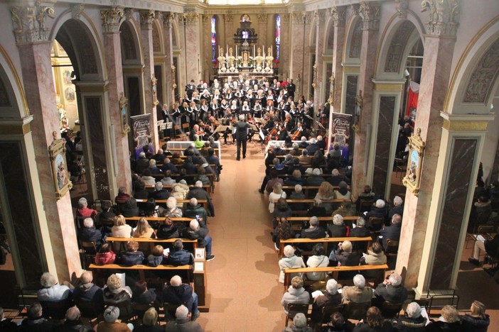 La grande musica del coro e orchestra Amadeus a Marnate per la festa patronale