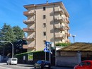 Il condominio in cui vivevano Renato Oggioni e Carla Marmonti