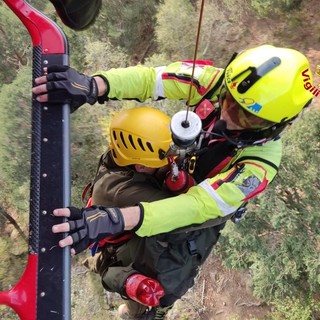 FOTO. Tre escursionisti travolti da una caduta sassi nella Bergamasca salvati dall'elicottero Drago 153 decollato da Malpensa