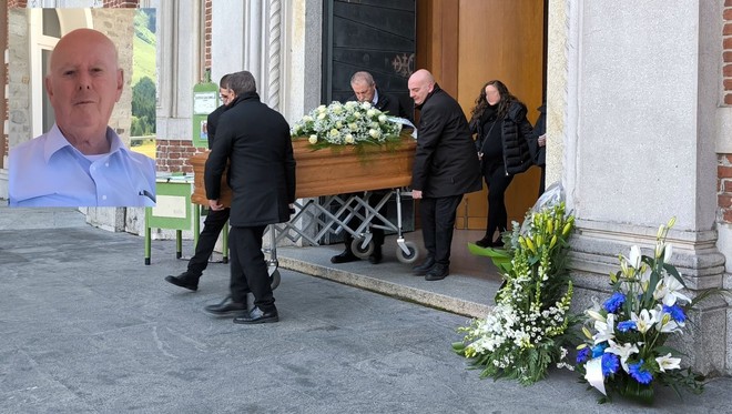 Fiori biancoblù per l'ultimo saluto a Giorgio Giacomelli