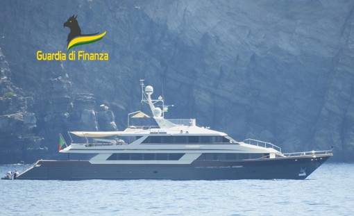 Organizzavano lussuose crociere nel Mediterraneo senza pagare la tasse: la Guardia di Finanza di Como scopre un'evasione fiscale da 7 milioni di euro