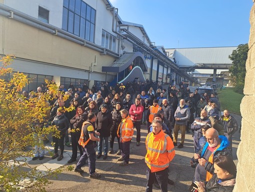 FOTO. Ancora sciopero alla Beko di Cassinetta: i lavoratori rivendicano il futuro dello stabilimento