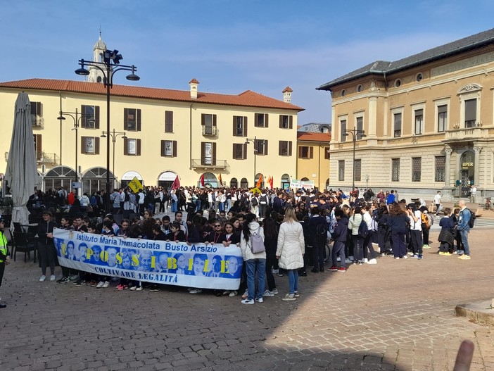 FOTO e VIDEO - Marcia della legalità: eroi antimafia e vittime della criminalità in cammino, con le gambe dei ragazzi