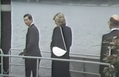 Carlo d'Inghilterra e la principessa Diana all'imbarcadero di Laveno in una foto tratta dal video del servizio girato da Televerbano