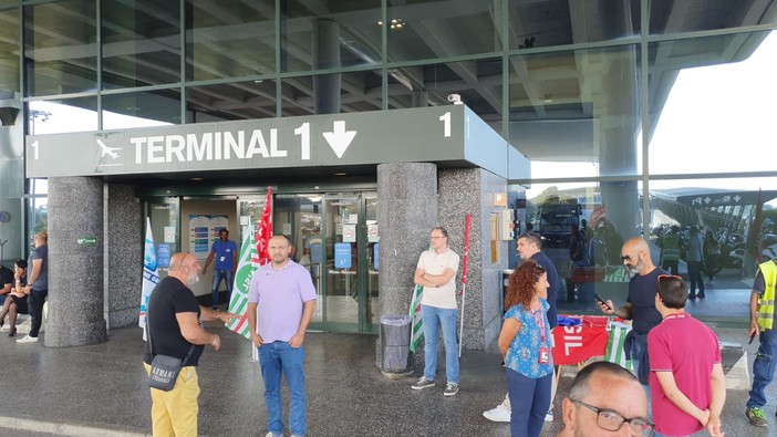 Il sit in di protesta dei lavoratori dell'handling di Malpensa