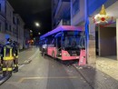 Un altro incidente a Mestre. Autobus elettrico va a sbattere contro il pilastro di un palazzo: 15 contusi