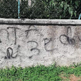 I vandalismi alla chiesa di San Matteo a Malnate in una foto dalla pagina Facebook del sindaco