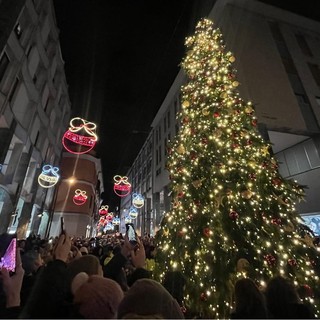 Luminarie e Babbo Natale: boom di visitatori per il Natale di Busto