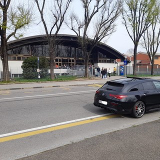 L'auto, lasciata troppo vicino alle &quot;zebre&quot;, poteva nascondere fino all'ultimo eventuali bambini intenzionati ad attraversare