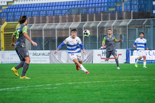 Un'azione della partita all'andata