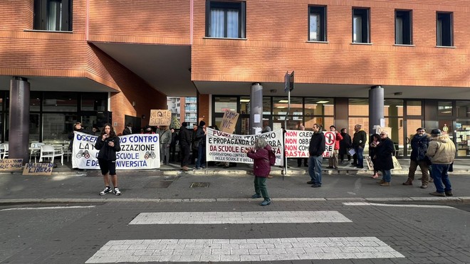 All'istituto Falcone di Gallarate il collettivo “Presidio del bosco” si schiera contro la “Settimana della sicurezza”, denuncia per il sindaco Cassani