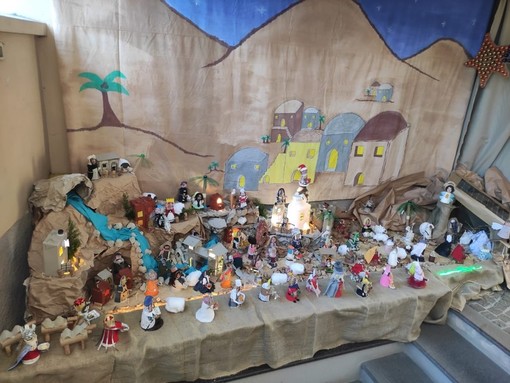 Il presepe vincente l'anno scorso, opera della scuola dell'infanzia Maddalena di Canossa