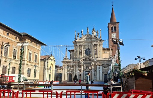 In piazza San Giovanni, la pista di pattinaggio