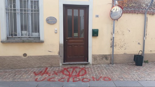 I no vax vandalizzano la sede Pro Loco di Olgiate Olona