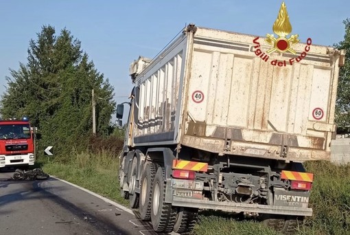 Schianto tra una moto e un camion: un morto a Lainate