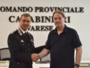 Il luogotenente Ghezzi riceve il saluto del comandante provinciale dei carabinieri, colonnello Marco Gagliardo