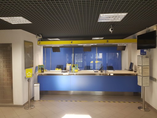 Poste Italiane, si illumina e riapre l'ufficio di Samarate