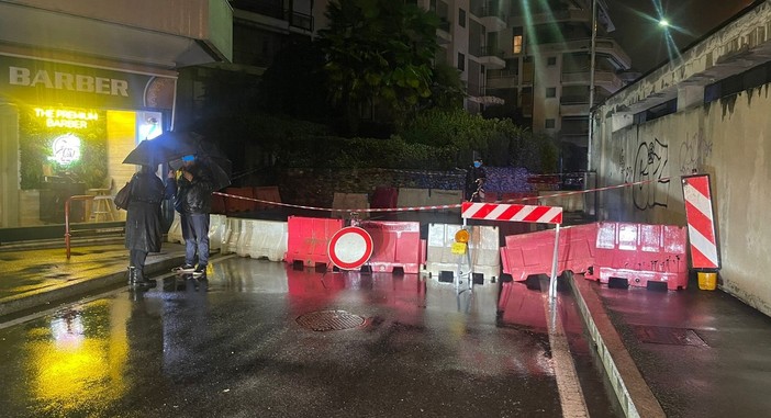 Via dell'Olmo chiusa a Sesto Calende a causa del cedimento dell'asfalto