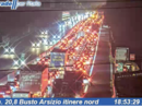 Le auto in coda a causa dell'incidente (foto webcam Autostrade per l'Italia)