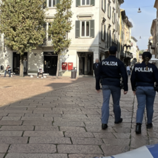 Sangue in centro a Varese (foto d'archivio)