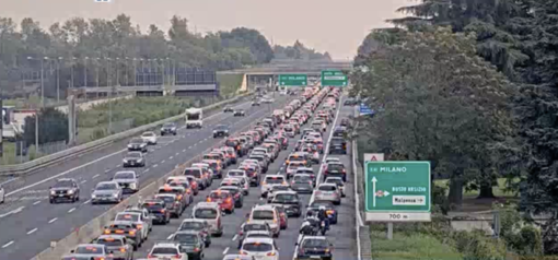 La coda per l'incidente ripresa dalla webcam di Autostrade