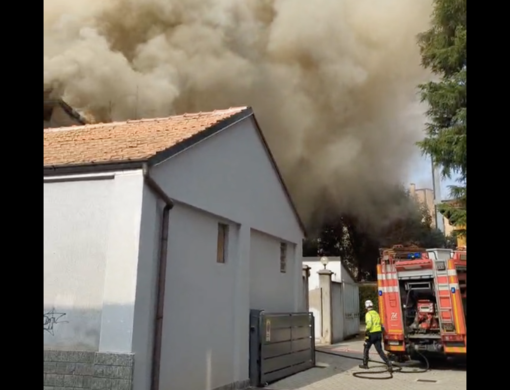 L'incendio in un fermo immagine tratto da un video pubblicato da ilSaronno.it