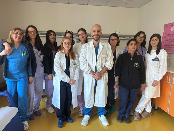 Team Ginecologia dell'ospedale di Gallarate. Sotto, il dottor Giovanni Di Palma