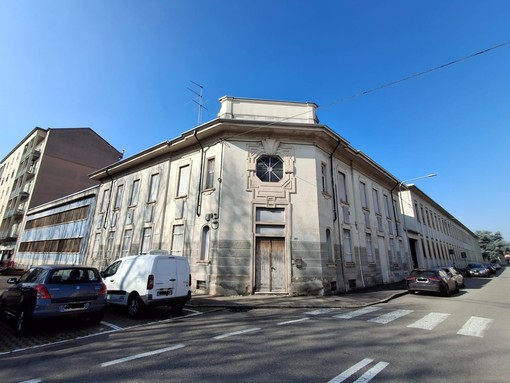 La Tosi si estende da piazza XXV Aprile a via Adua e oltre, verso l'ospedale