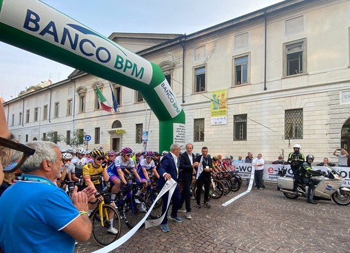 FOTO E VIDEO. Tre Valli Varesine, al via le donne