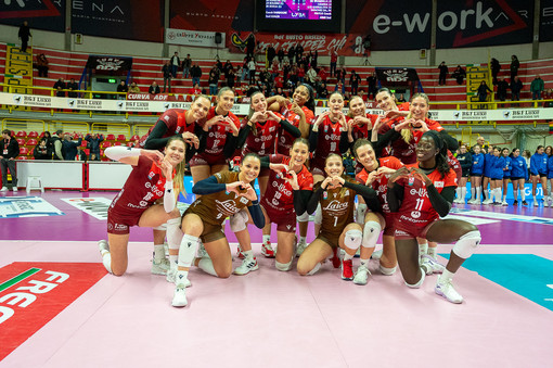 La Eurotek Uyba Busto Arsizio batte nettamente Cuneo 3 a 0 (foto a cura di Fotografia Galbiati)