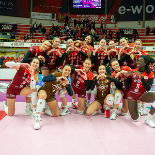 La Eurotek Uyba Busto Arsizio batte nettamente Cuneo 3 a 0 (foto a cura di Fotografia Galbiati)