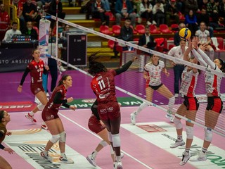 La Eurotek Uyba Busto Arsizio batte nettamente Cuneo per 3 a 0 (foto a cura di Fotografia Galbiati)