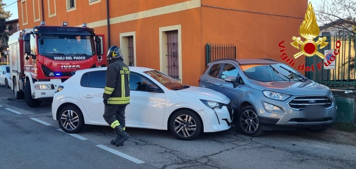 L'intervento dei vigili del fuoco a Vanzaghello