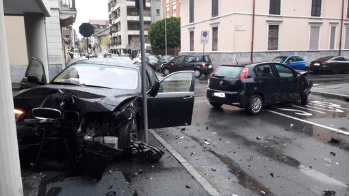 Incidente all'incrocio tra le vie Gallazzi e Monterosa