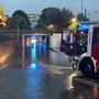 Maltempo sul Varesotto, a Tradate auto intrappolate nei sottopassi allagati, a Capolago Sp1 chiusa: caduti già 150 millimetri di pioggia