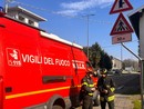 FOTO. Odore acre fuori da una ditta a Gallarate: in corso le operazioni di monitoraggio dell'aria