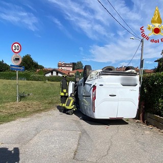 FOTO. Scontro tra un'auto e un furgone: due feriti a Brebbia