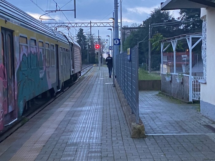 FOTO. Muore travolto dal treno: dramma ad Albizzate. Circolazione ferroviaria sospesa