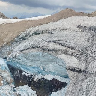 FOTO - Crolla il ghiacciaio della Marmolada: almeno 6 le vittime. Le immagini del disastro