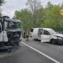 Scontro tra un camion e un furgone sulla statale 394: un ferito a Germignaga